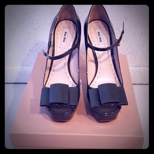 Miu miu gently worn patent leather pumps